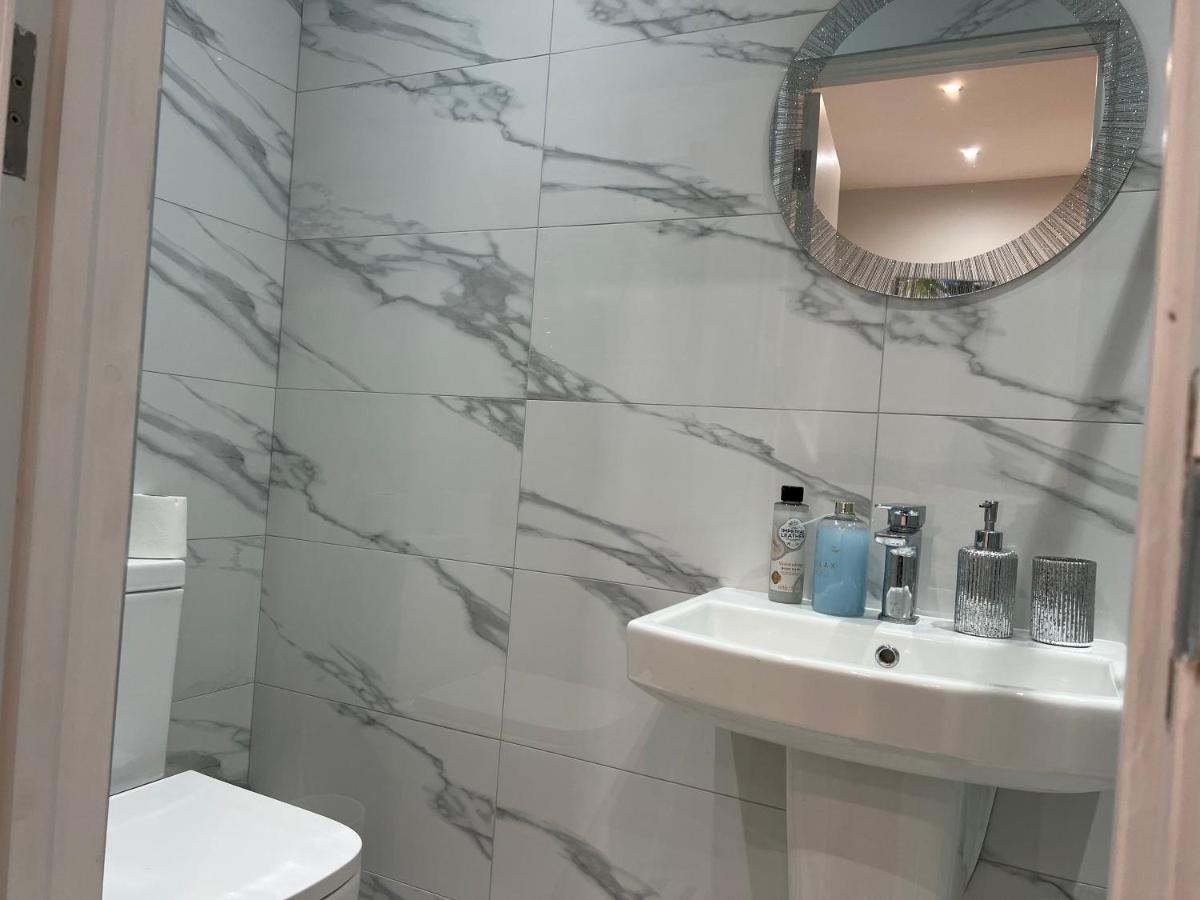 The Grande Residence - Close To Central London & Next To Northfield Tube Station Hanwell エクステリア 写真